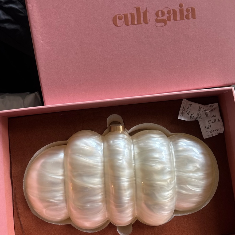 Cult Gaia Puffer Clutch - Picture 3 of 3